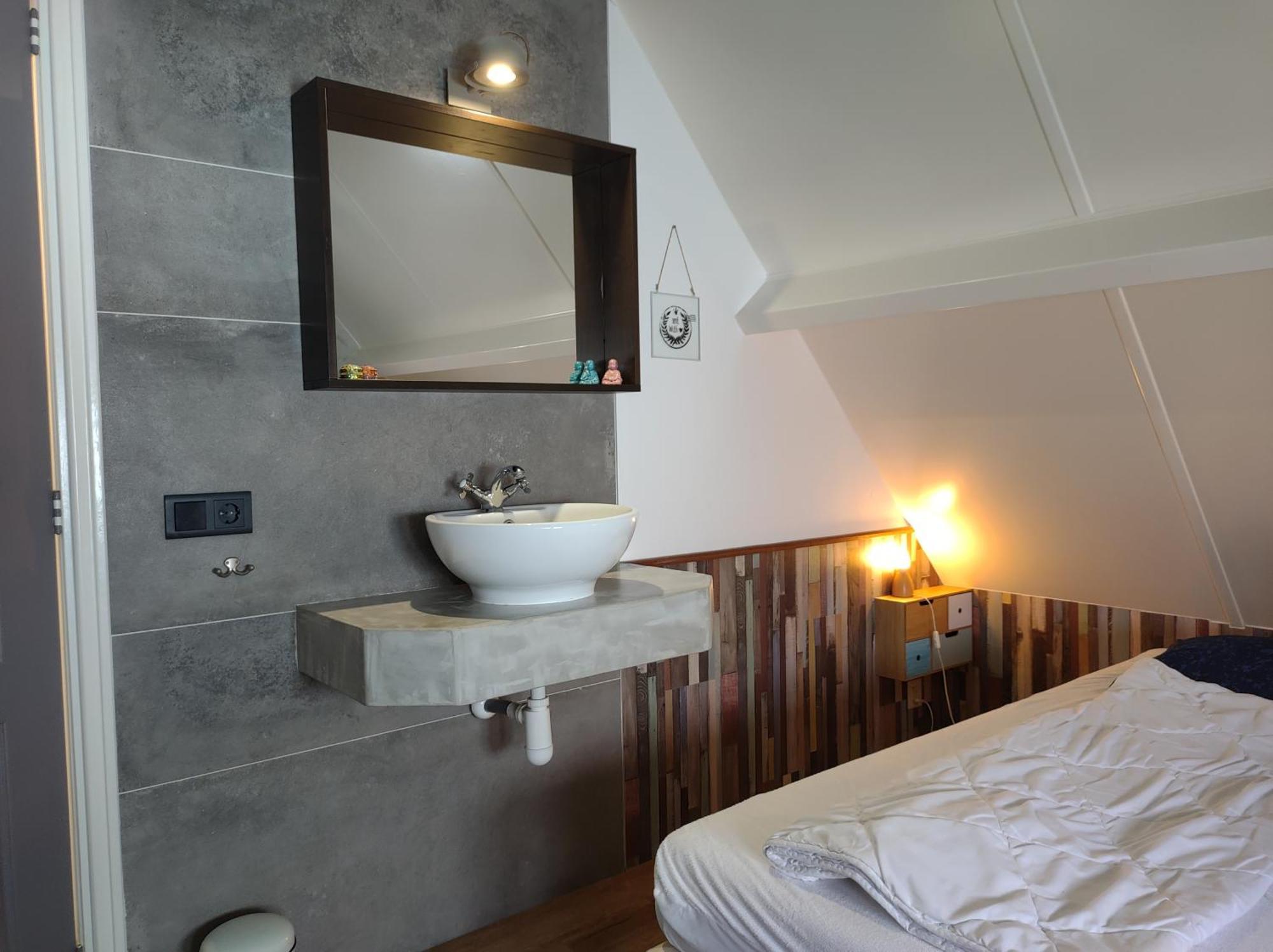 Homarus Bed By The Sea